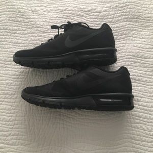 Black Nike Shoes